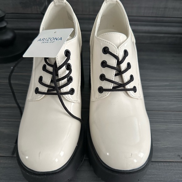 NEW W/TAG! Oxford shoes cream and black bulk heel size 7 NWT - Picture 2 of 4